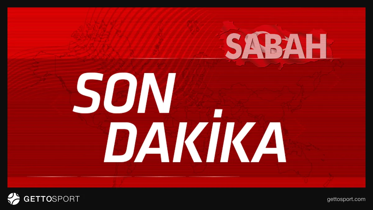 Arda Turan uçaktan inerken İstanbul havaalanında görüntü