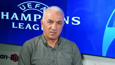 Arif Əsədov mətbuat konfransında danışır