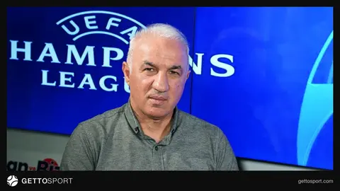 Arif Əsədov mətbuat konfransında danışır