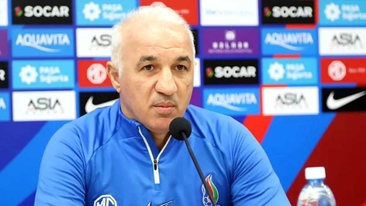 Arif Əsədov mətbuat konfransında çıxış edir