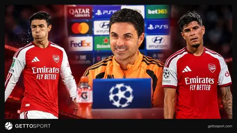Arsenal antrenmanından sakatlanan oyuncular ve Mikel Arteta konuşurken görüntü