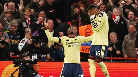 Arsenal oyuncularının Nottingham Forest deplasmanında sevinci