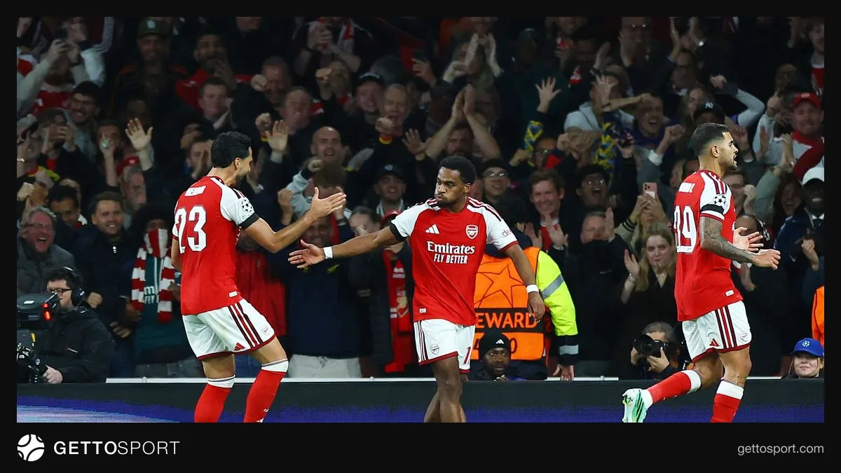 Arsenal oyuncuları Emirates Stadyumu'nda sevinç yaşarken