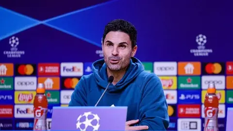 Mikel Arteta mətbuat konfransında danışarkən