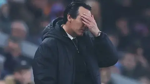 Aston Villa antrenmanda takım ve teknik direktör Unai Emery