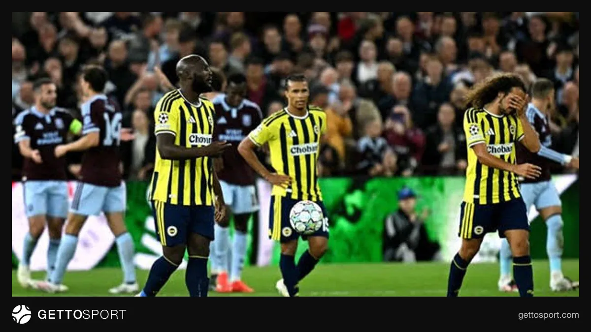 Aston Villa oyunçuları qələbəni qeyd edərkən stadion görüntüsü