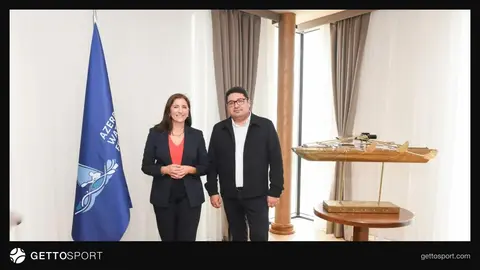 Asunsion Loriyente Bakı Avarçəkmə və Kanoe İdmanı Klubunda məşqləri izləyir