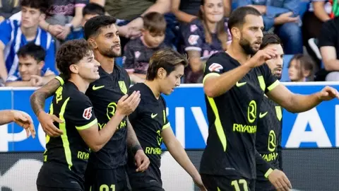 Atletico Madrid oyuncuları Mendizorrotza'da golü kutluyor