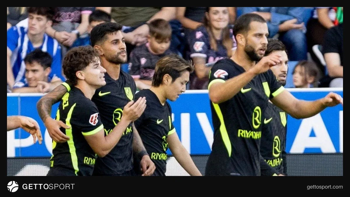 Atletico Madrid oyuncuları Mendizorrotza'da golü kutluyor