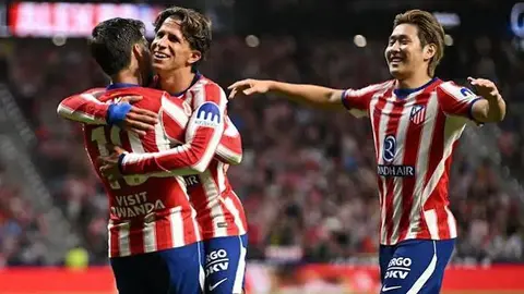 Atletiko Madrid futbolçuları matçda qələbəni qeyd edirlər