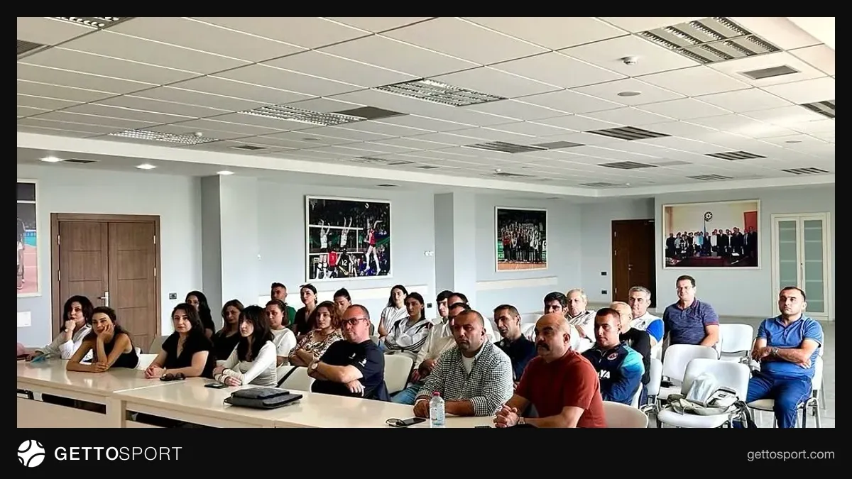 Voleybol hakimlərinin AVF seminarında iştirakını göstərən zal
