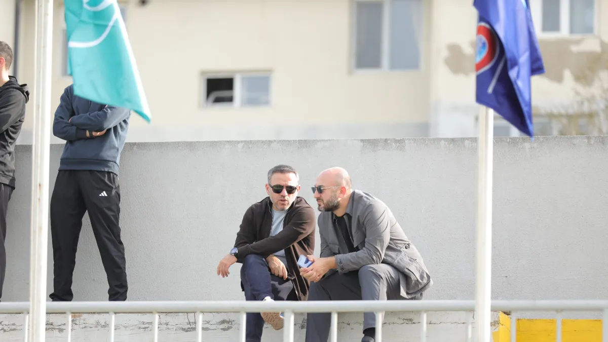 Ayxan Abbasov Binə stadionunda oyunu izləyir