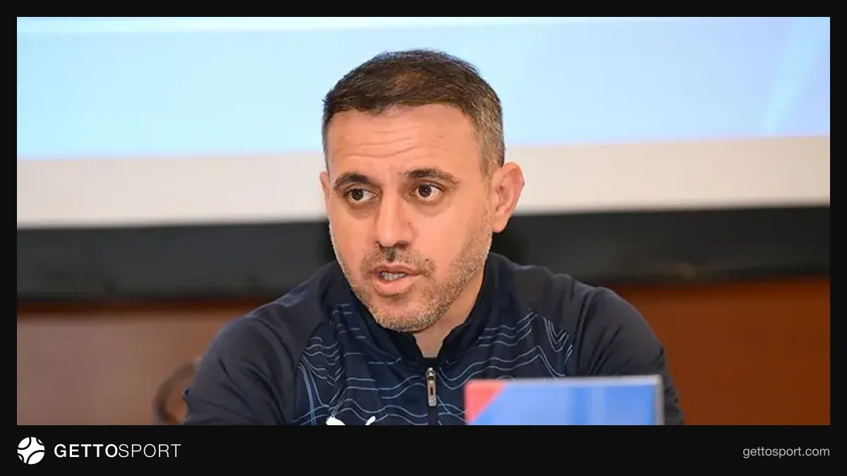Ayxan Abbasov və İlqar Qurbanov stadionda U-21 oyunu izləyərkən