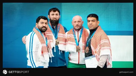 Ammanda veteranlar arasında dünya çempionatında xalçada güləşçilər və hakimlər
