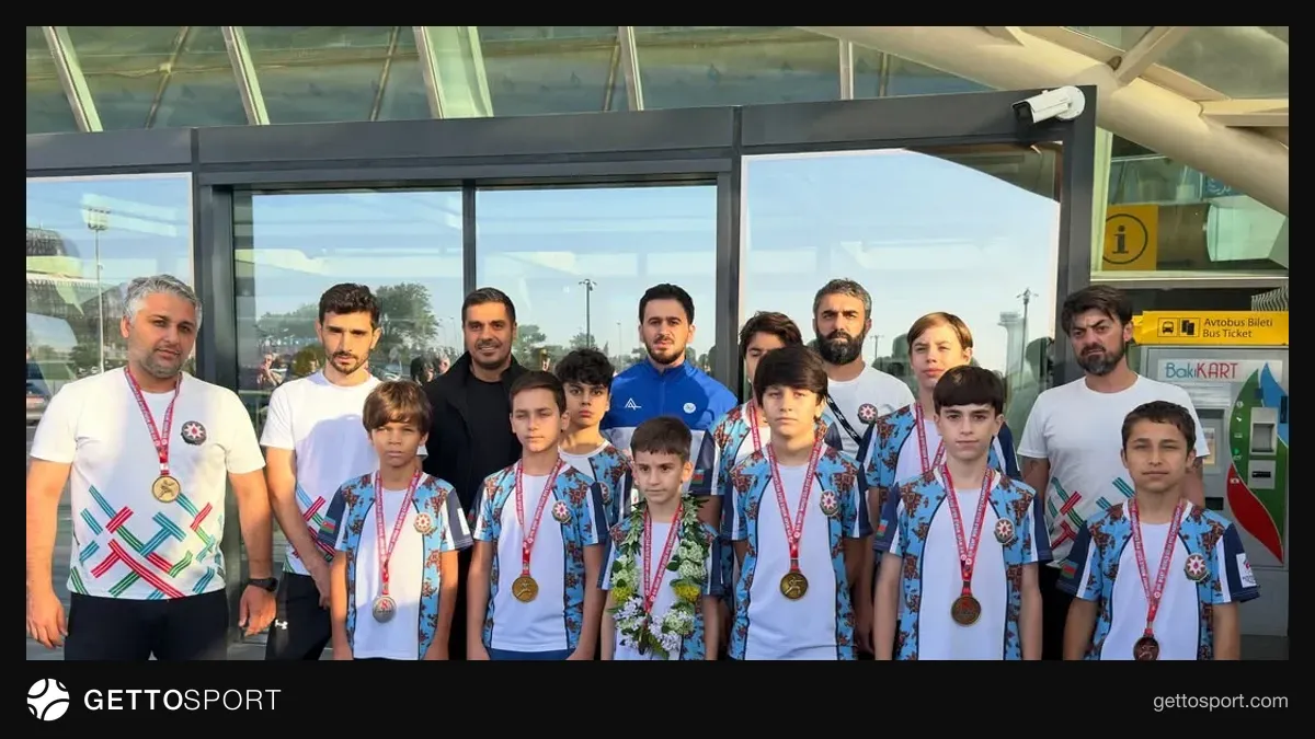 Heydər Əliyev Aeroportunda qarşılanan Dünya Qocyu-Ryu karateçiləri