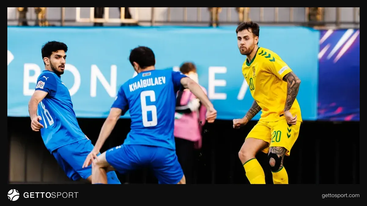 Azərbaycan futbolçuları müdafiədə və Emil Balayev qapıda