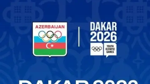 Azərbaycanın Yeniyetmələrdən ibarət olimpiya heyəti və bayraq