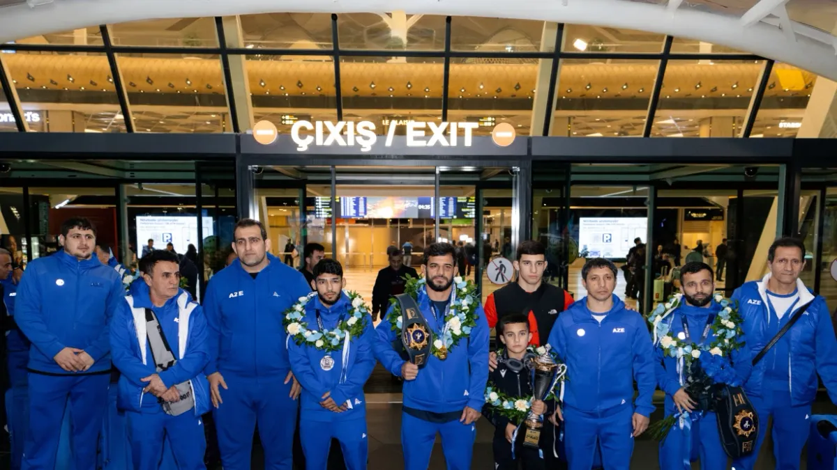Heydər Əliyev Aeroportunda Azərbaycan yunan-Roma güləşçilərinin qarşılanması və medalları