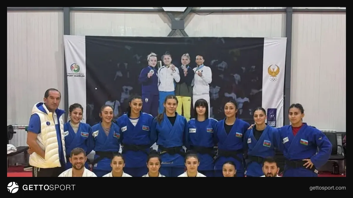 Milli gənc qız cüdoçuların Daşkənddə məşq fotosu