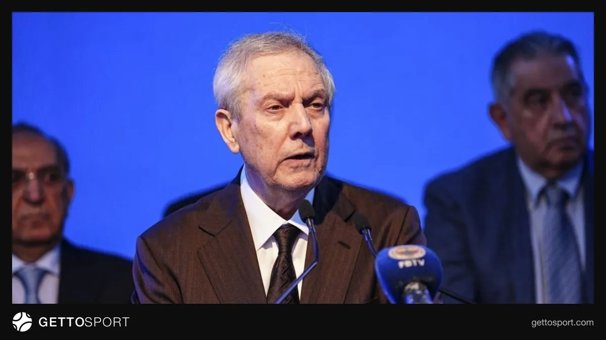Aziz Yıldırım Samandıra tesislerinde İsmail Kartal ve ekiple sohbet ederken