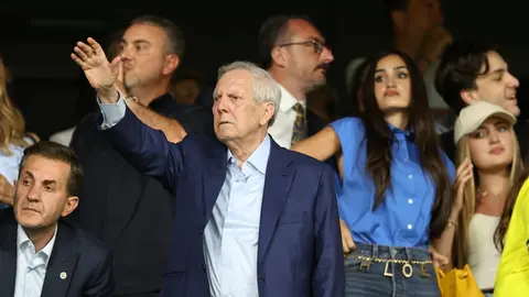 Aziz Yıldırım Yüksek Divan Kurulu toplantısında konuşurken