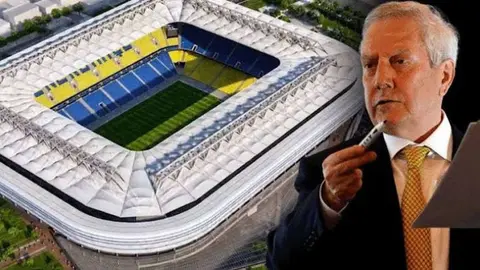 Aziz Yıldırım Yüksek Divan Kurulu toplantısında konuşurken