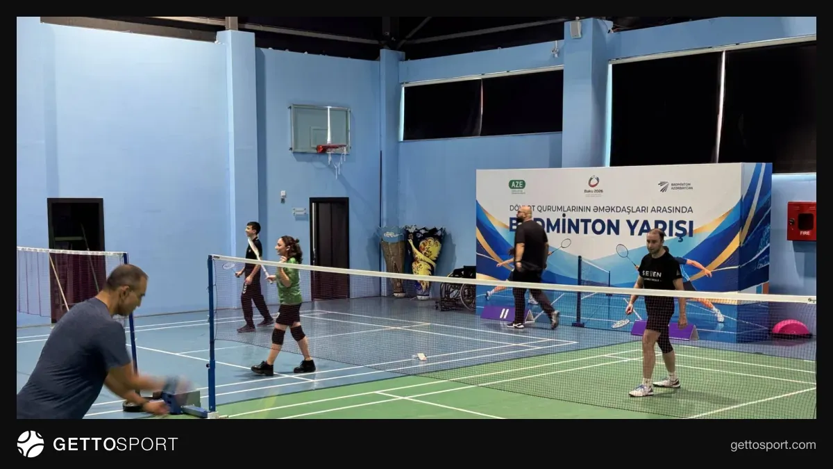 Badminton kortunda mükafatlandırılan dövlət qurumu nümayəndələri