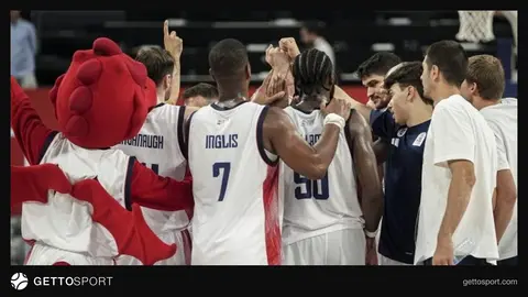 Bahçeşehir Koleji basketbolcuları Sinan Erdem Spor Salonu'nda maç öncesi