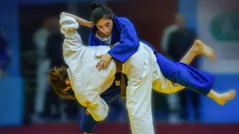 Abşeron Olimpiya İdman Kompleksində keçirilən cüdo turniri zalından görüntü