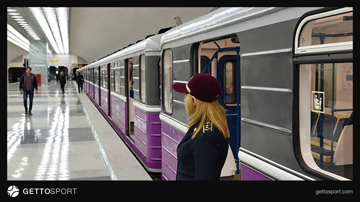 Bakı Metropoliteninin qatarı və Bakı Olimpiya Stadionu istiqamətində sərnişinlər