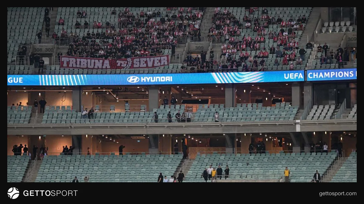 Bakı Olimpiya Stadionunun boş tribunaları və meydan görüntüsü