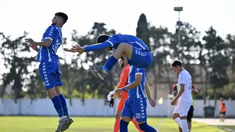 Baku Sportinq komandası məşqdən görüntü, klub loqosu