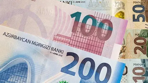 Baku Sportinq komandası məşqdə, Röyal Nəcəfov skamyada