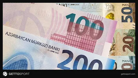 Baku Sportinq komandası məşqdə, Röyal Nəcəfov skamyada