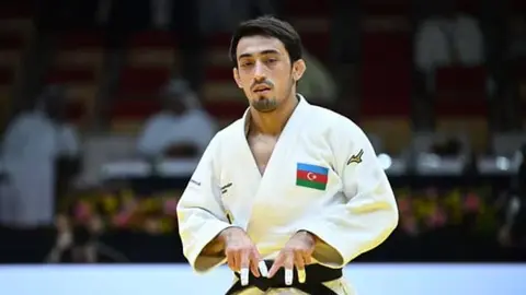 Balabəy Ağayev qızıl medalı ilə podiumda, Əbu-Dabi