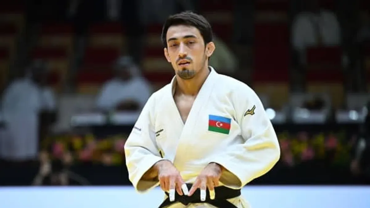 Balabəy Ağayev qızıl medalı ilə podiumda, Əbu-Dabi