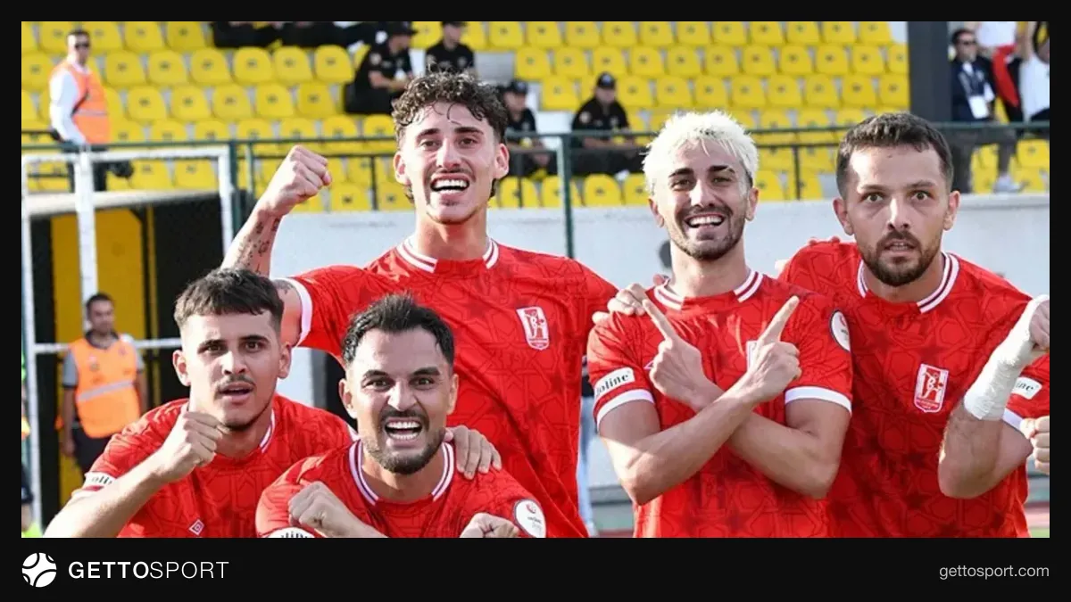Balıkesir Atatürk Stadı zeminde bakım çalışması
