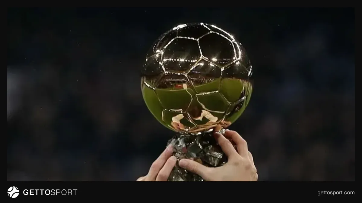 Ballon d'Or ödül töreni için London Palladium girişi ve sahne ışıkları