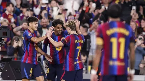 Camp Nou'da Barcelona oyuncuları gol sonrası sevinç yaşarken