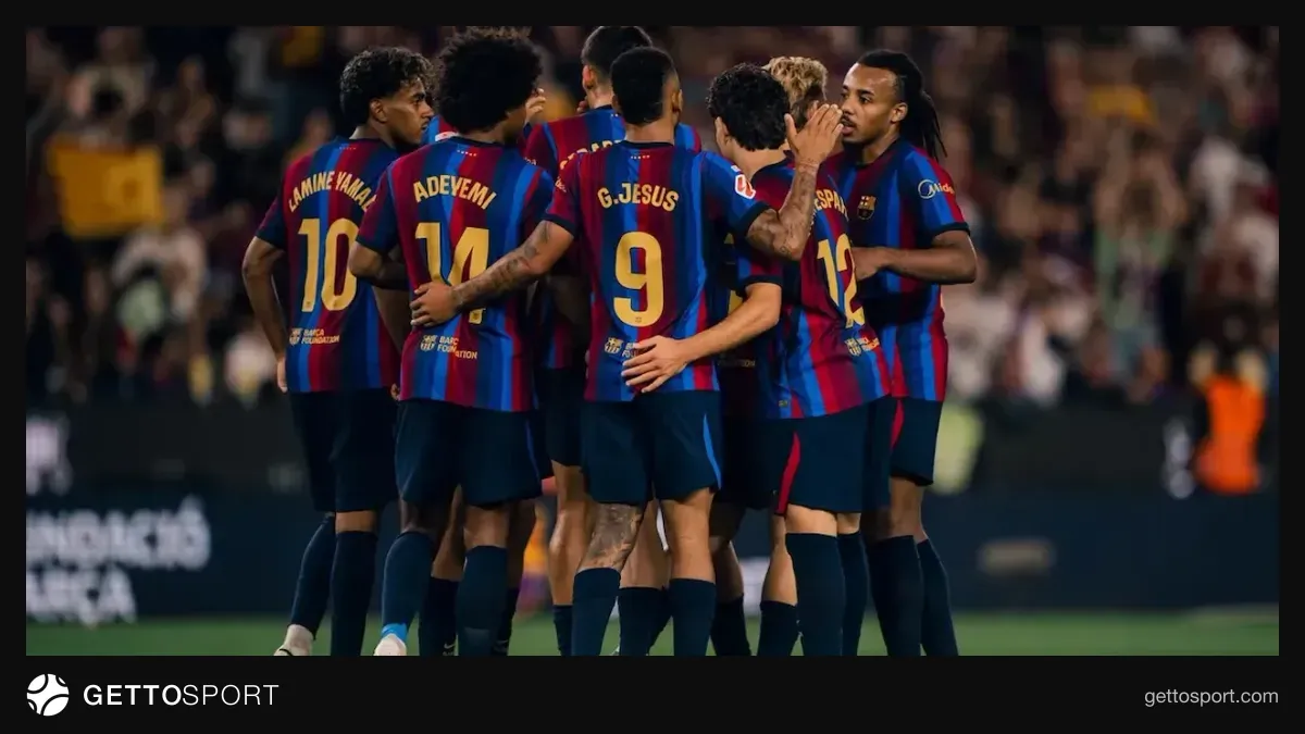 Barcelona futbolcuları uçağa binerken çekilmiş fotoğraf ve sosyal medya yorumları