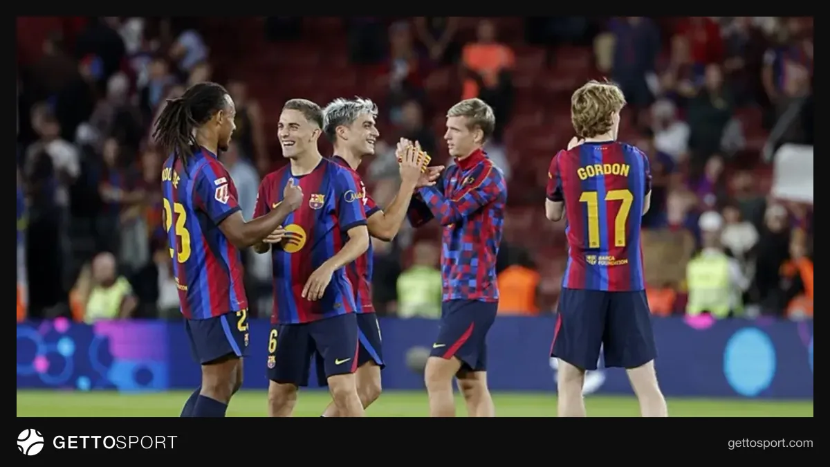 FC Barcelona oyuncuları İstanbul gelişini kutlarken takım otobüsü veya havaalanında
