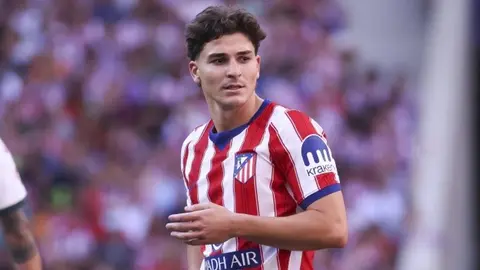 RFEF logosu ve Barcelona arması yan yana, disiplin cezası haberi