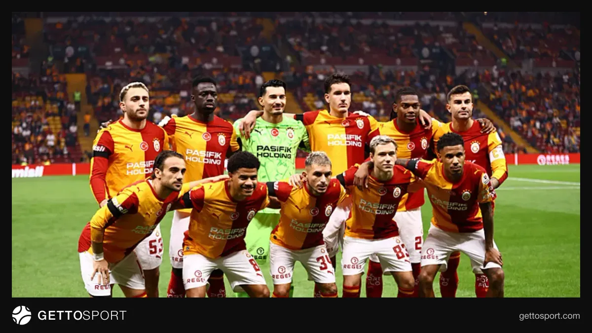Barış Alper Yılmaz formasıyla top sürerken