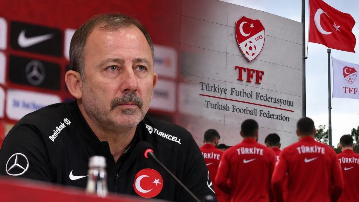 Barış Alper Yılmaz cep telefonuyla konuşurken takım kıyafetiyle