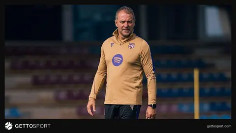 Barselona futbolçuları matç zamanı qolu qeyd edirlər