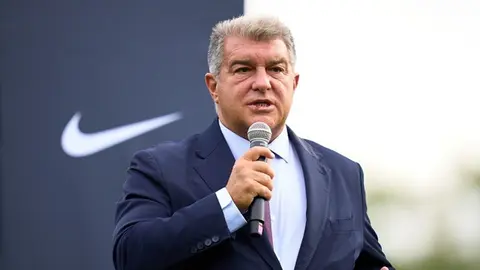 Xuan Laporta mükafat mərasimində nitq söyləyərkən