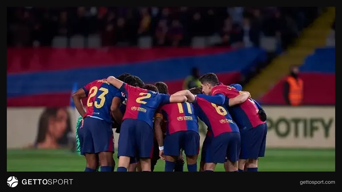 Barselona klubunun loqosu və futbolçuları