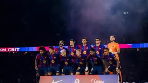 Barselona klubunun loqosu və stadion görüntüsü