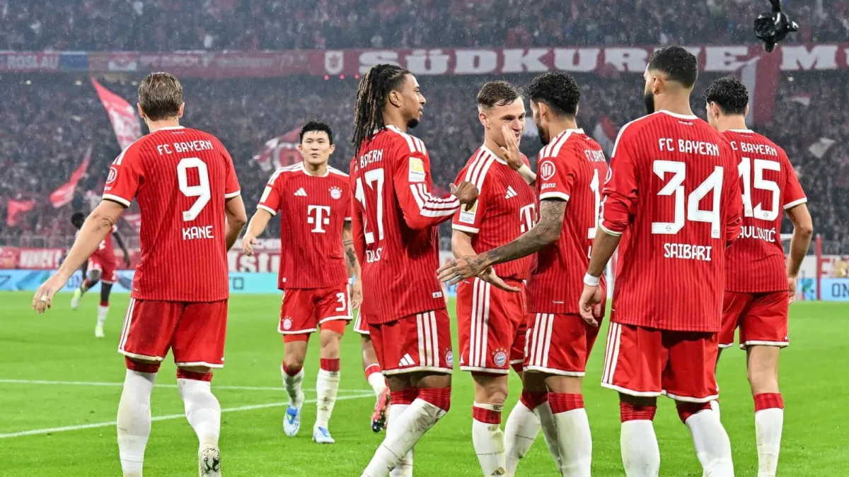 Bavariya futbolçuları Münhendə qələbəni qeyd edirlər