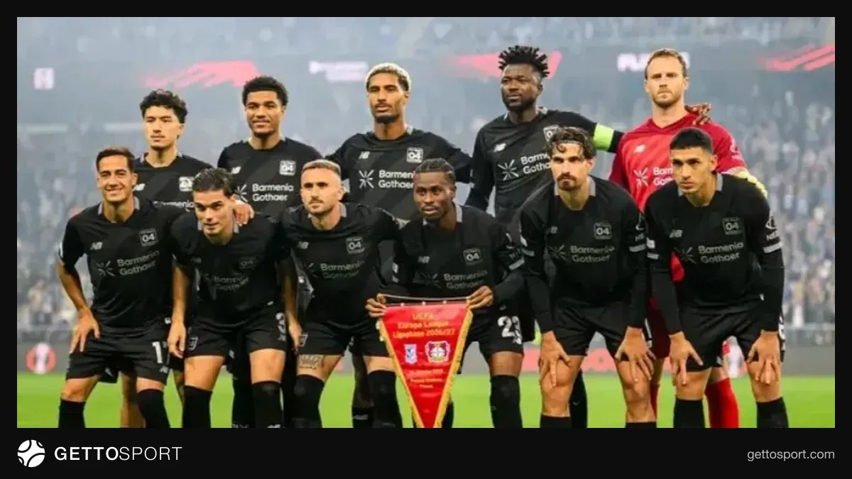 Bayer Leverkusen futbolçuları qələbəni qeyd edir